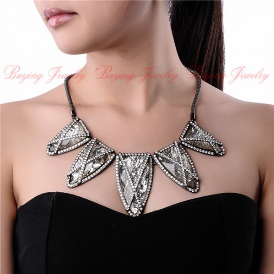 Geometric Crystal Choker Necklace (Off White)